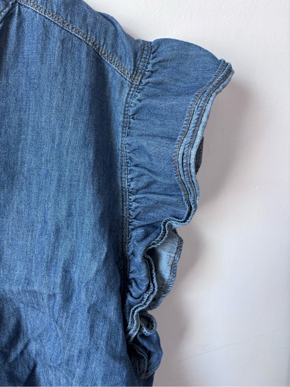 Chaps Ruffle-Trim Chambray Cap Sleeve Blouse | Size XL | Excellent Condition - Picture 4 of 5